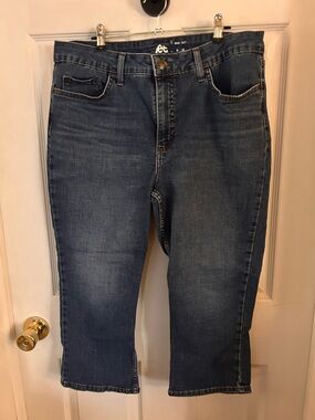 Lee Women’s Cropped Ankle Jeans in Medium Blue Wash